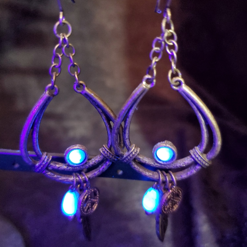 Vintage 70's earrings Peace Signs Native Feathers 3 1/2" - Picture 2 of 9